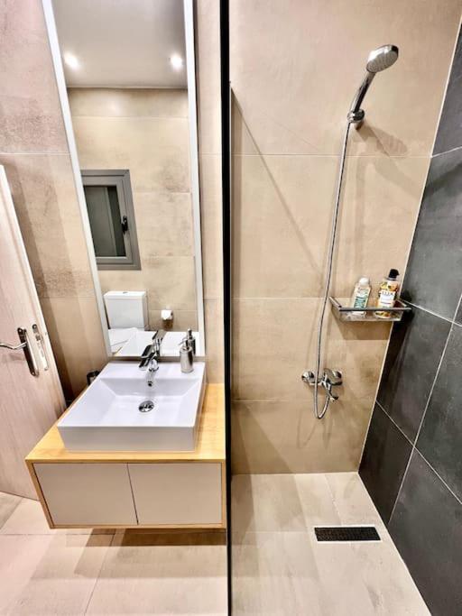 Lovely 1-Bedroom 2 Minutes From Beach Athene Buitenkant foto