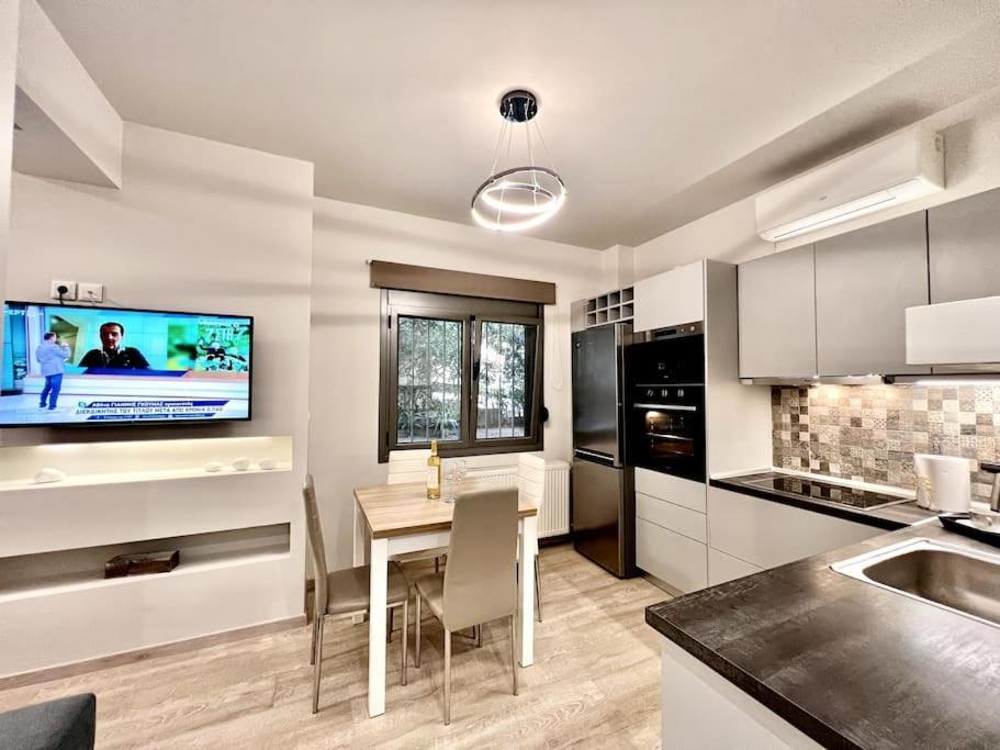 Lovely 1-Bedroom 2 Minutes From Beach Athene Buitenkant foto