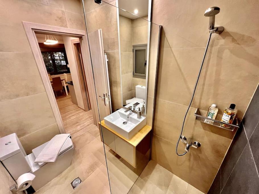 Lovely 1-Bedroom 2 Minutes From Beach Athene Buitenkant foto